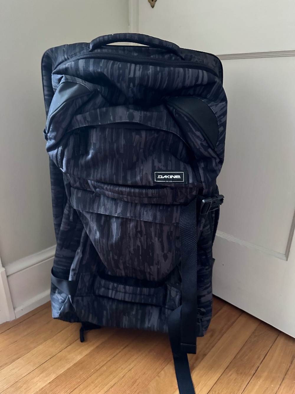 Dakine 85l luggage